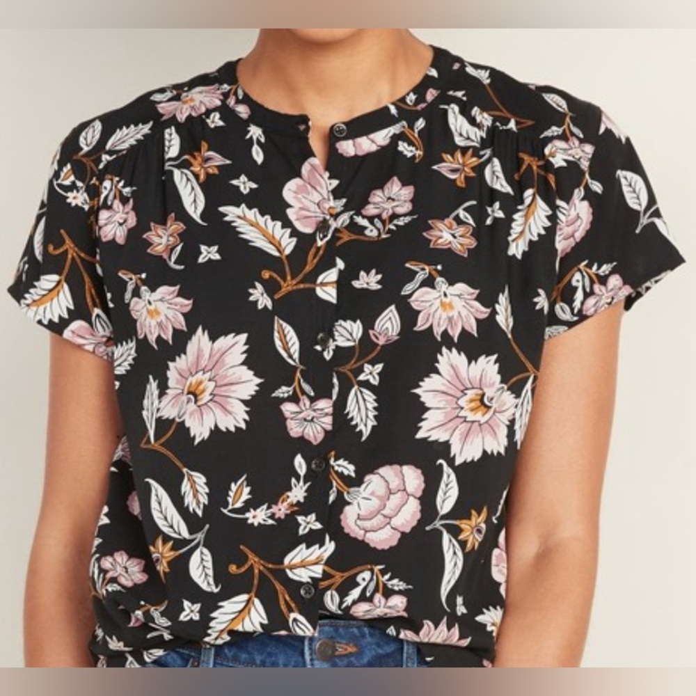 OLD NAVY XXL, black floral buttoned up short sleeved blouse.
